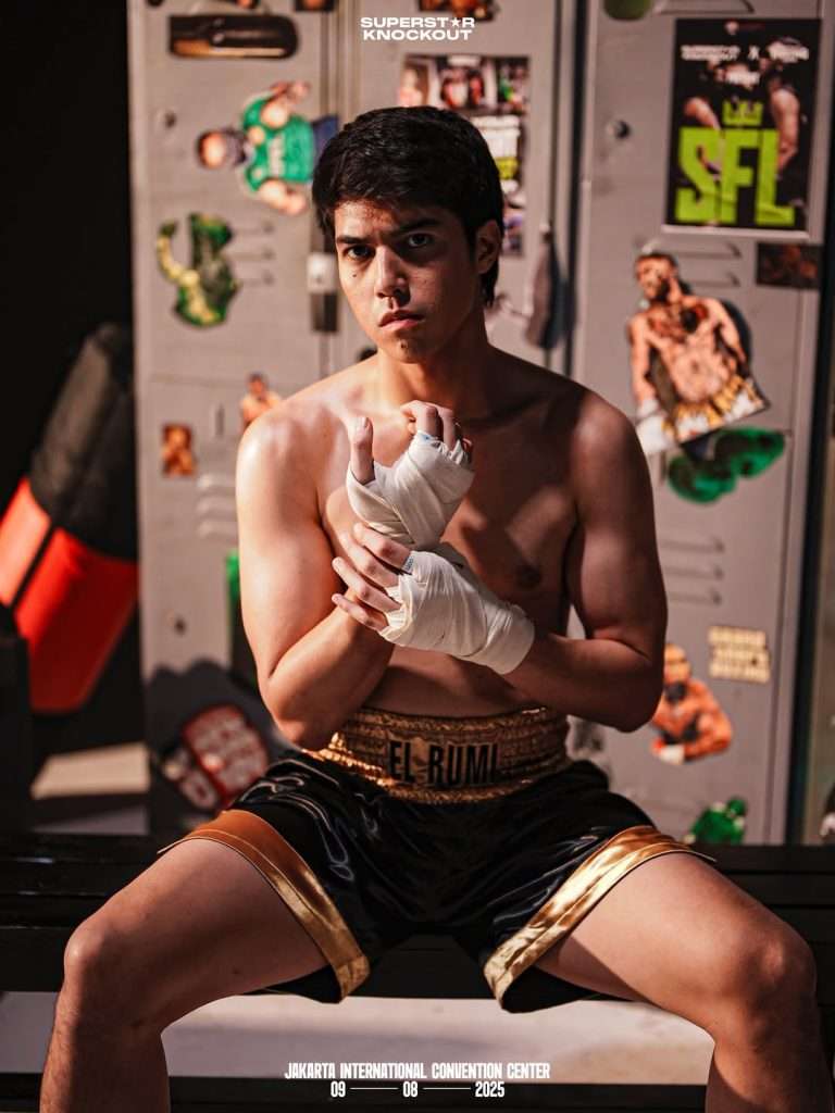 El Rumi mengaku bahwa sejak awal karier tinjunya, ia selalu diragukan. Bahkan setelah tiga kali menang, komentar netizen tetap bernada skeptis.