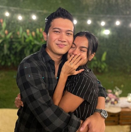 Eva Celia dan Demas Narawangsa menikah pada 3 Juni 2022 dalam sebuah upacara sakral di Gereja Katedral Jakarta.