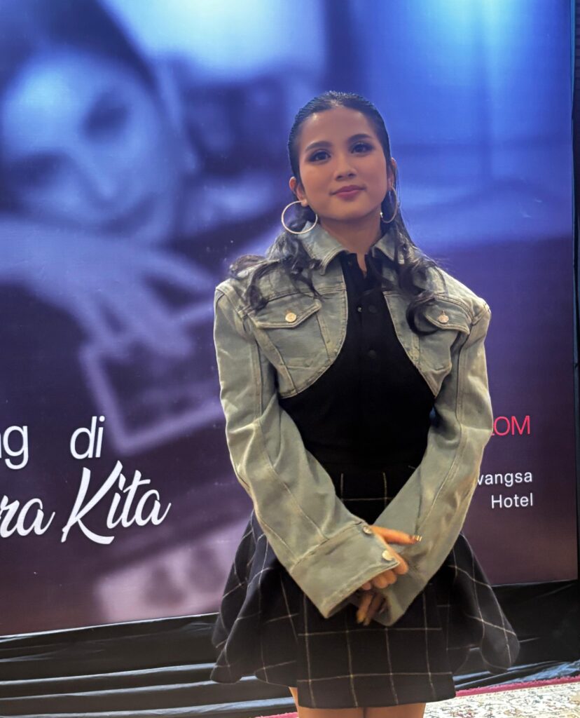 Dengan suara yang memukau, visi yang jelas, dan semangatnya yang membara, Faith Shallom siap menjadi nama baru yang menghangatkan industri musik Indonesia.