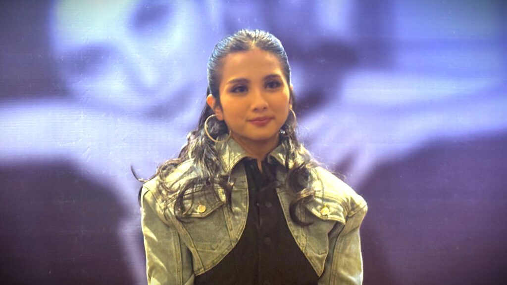 Bagi Fay, debutnya ini memiliki makna yang sangat mendalam, terkait erat dengan jati dirinya yang tumbuh dalam keluarga multietnik.