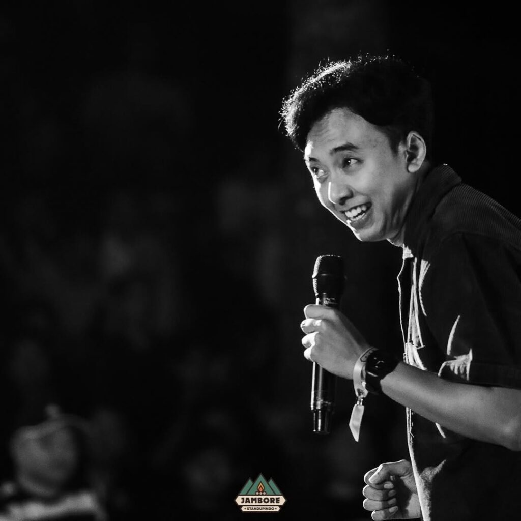 Setelah SUCI, jalur Fajar tidak serta-merta mulus. Ia merasakan transisi khas komika televisi, euforia dikenal orang yang tidak selalu sebanding dengan sirkuit job harian. 