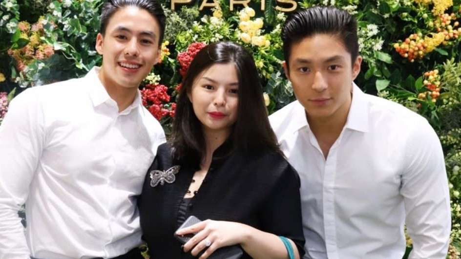 Pendidikan ini menjadi fondasi penting dalam membangun dan mengelola berbagai lini bisnis yang ia dirikan.