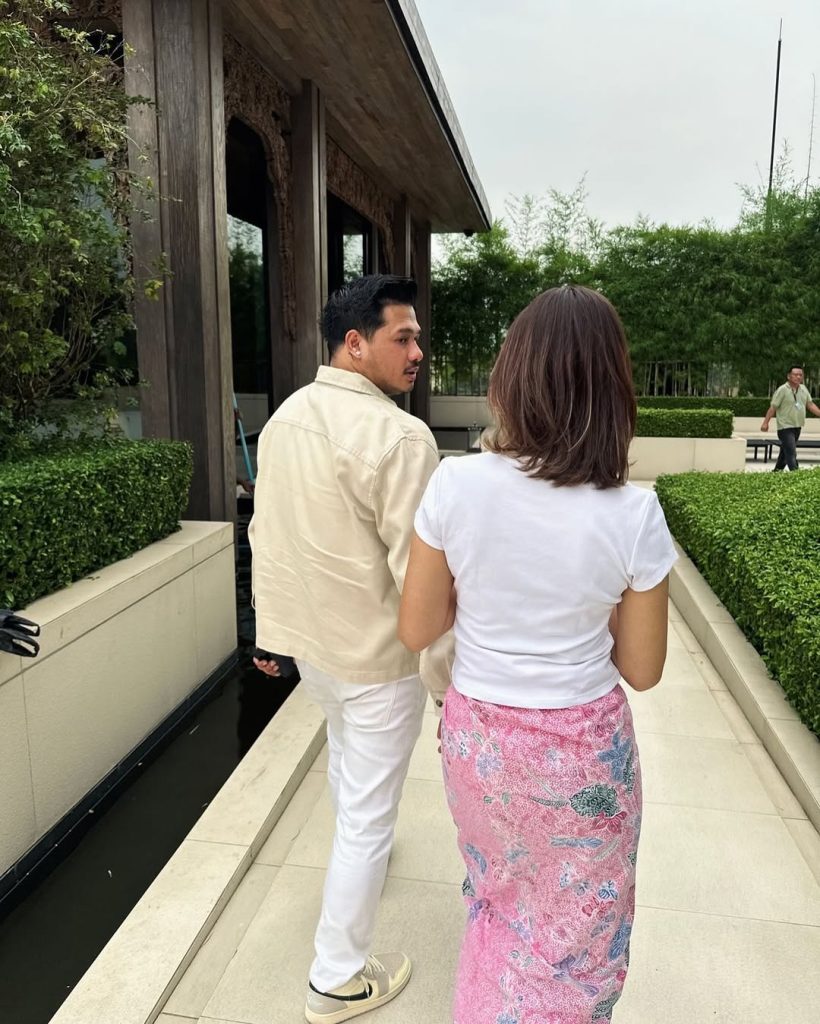 Immanuel Christover diketahui bekerja sebagai Managing Director di Foundation Consultancy Hospitality Management dan merupakan pendiri Nusantara Bitters.