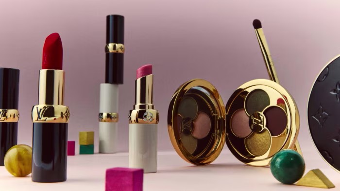 Kemasan produk Louis Vuitton Beauty dirancang dengan pendekatan artistik dan fungsional. 