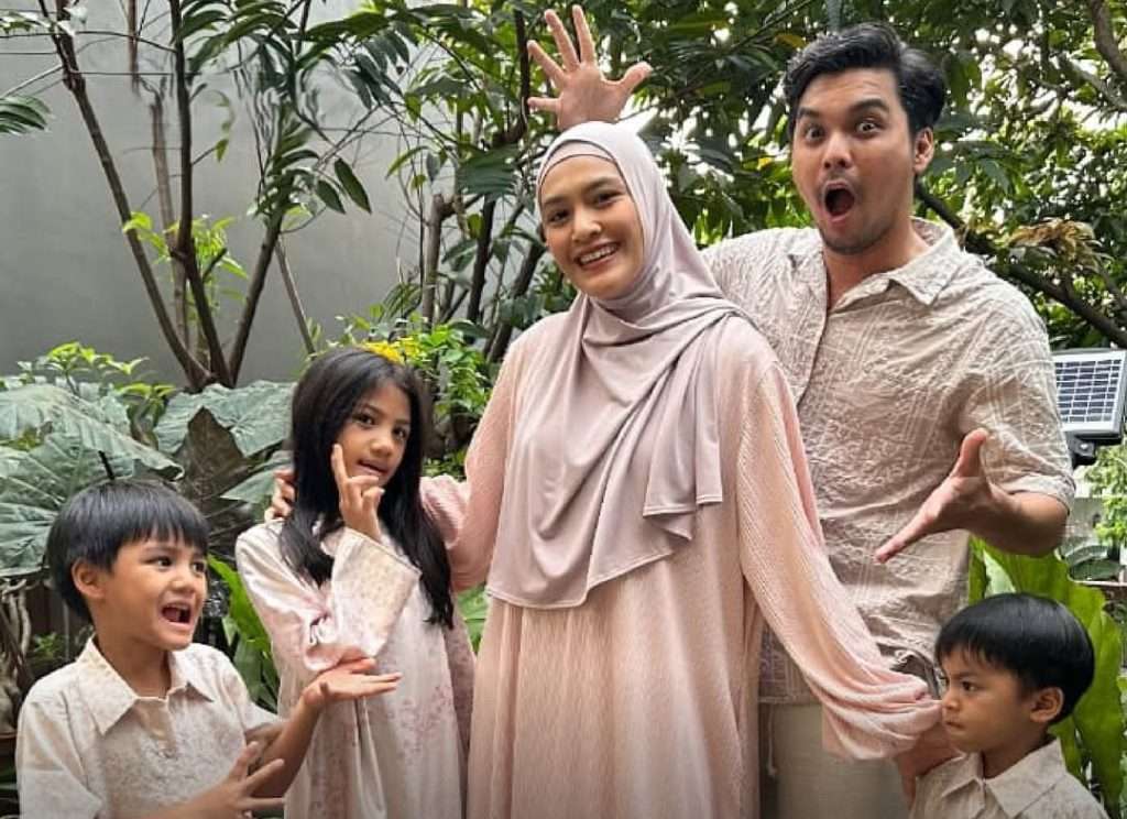 Keduanya saling mendukung dalam karier masing-masing, dan tidak jarang tampil bersama dalam berbagai acara televisi maupun kampanye sosial.