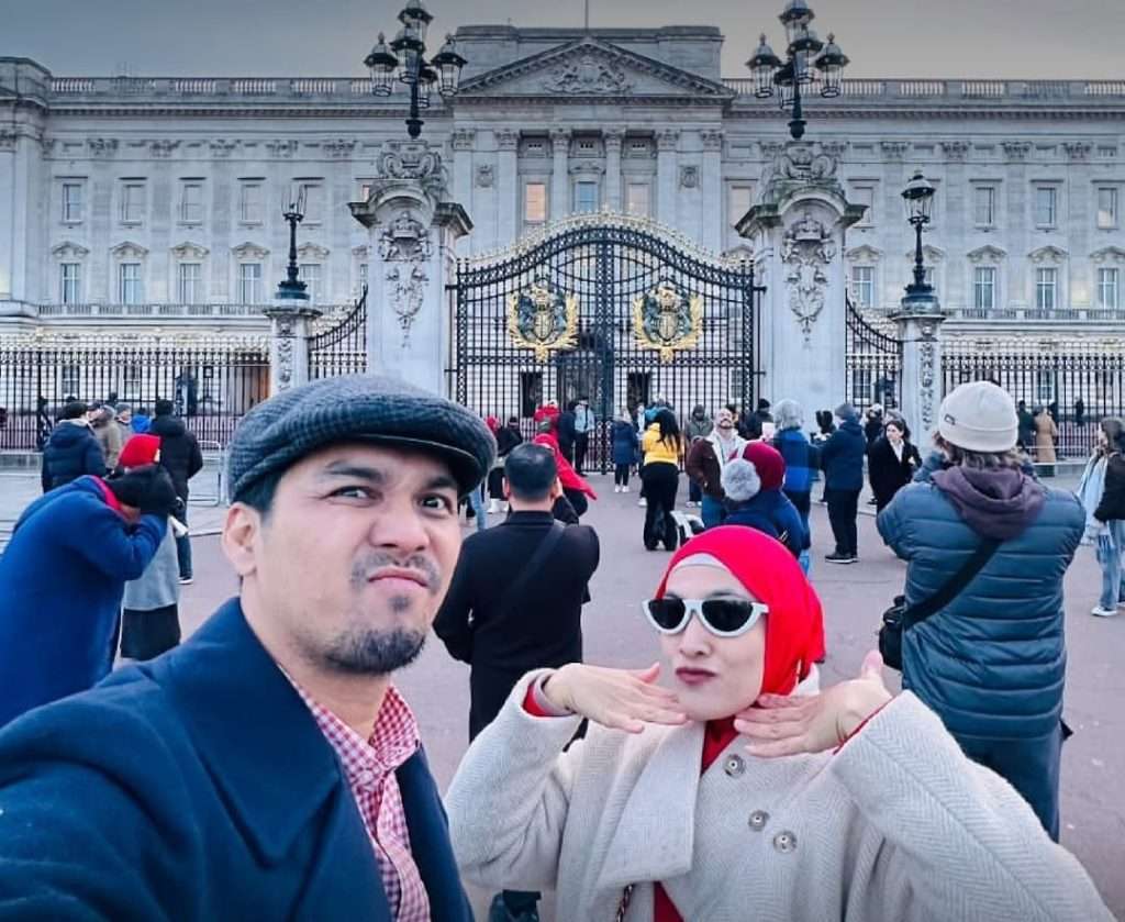 Ratu Anandita dan Mario Irwinsyah pertama kali bertemu dalam lingkup pekerjaan di dunia hiburan.