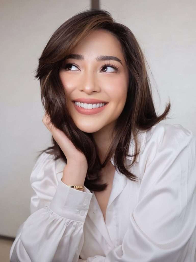 Di balik penampilan naturalnya, Nikita menjalani rutinitas skincare yang konsisten. Ia dikenal rajin menggunakan serum, pelembap, dan sunscreen setiap hari.