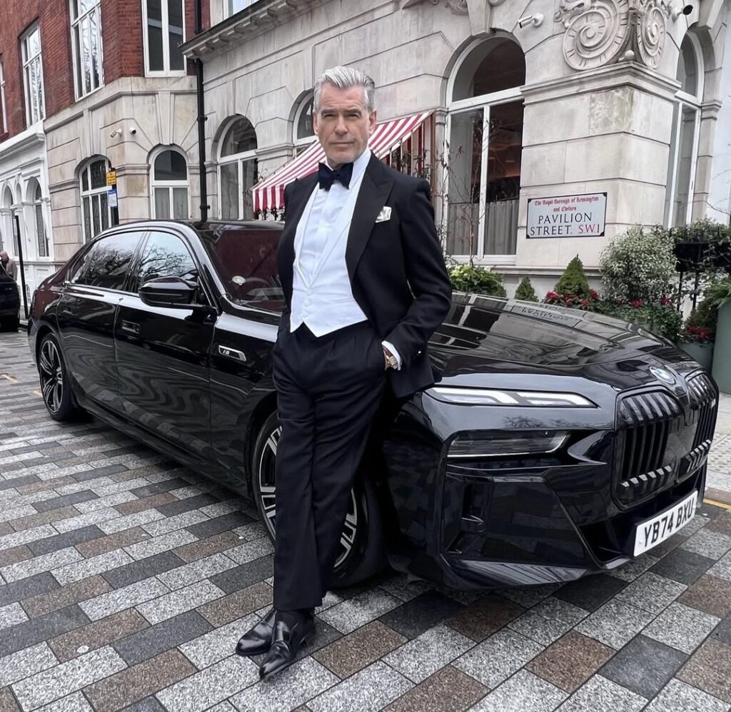 Dalam wawancara bersama Variety, Brosnan menyampaikan bahwa meski usianya telah menginjak 72 tahun, ia tetap terbuka untuk kembali mengenakan tuksedo ikonik Bond.