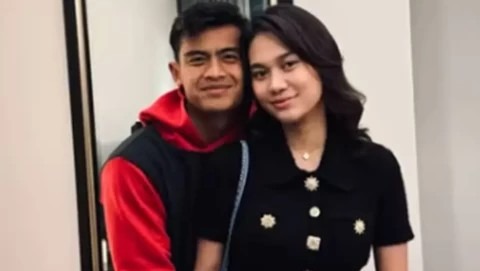 Pratama Arhan dan Azizah Salsha menikah pada Agustus 2023 dalam sebuah upacara yang cukup tertutup namun tetap menyita perhatian publik.