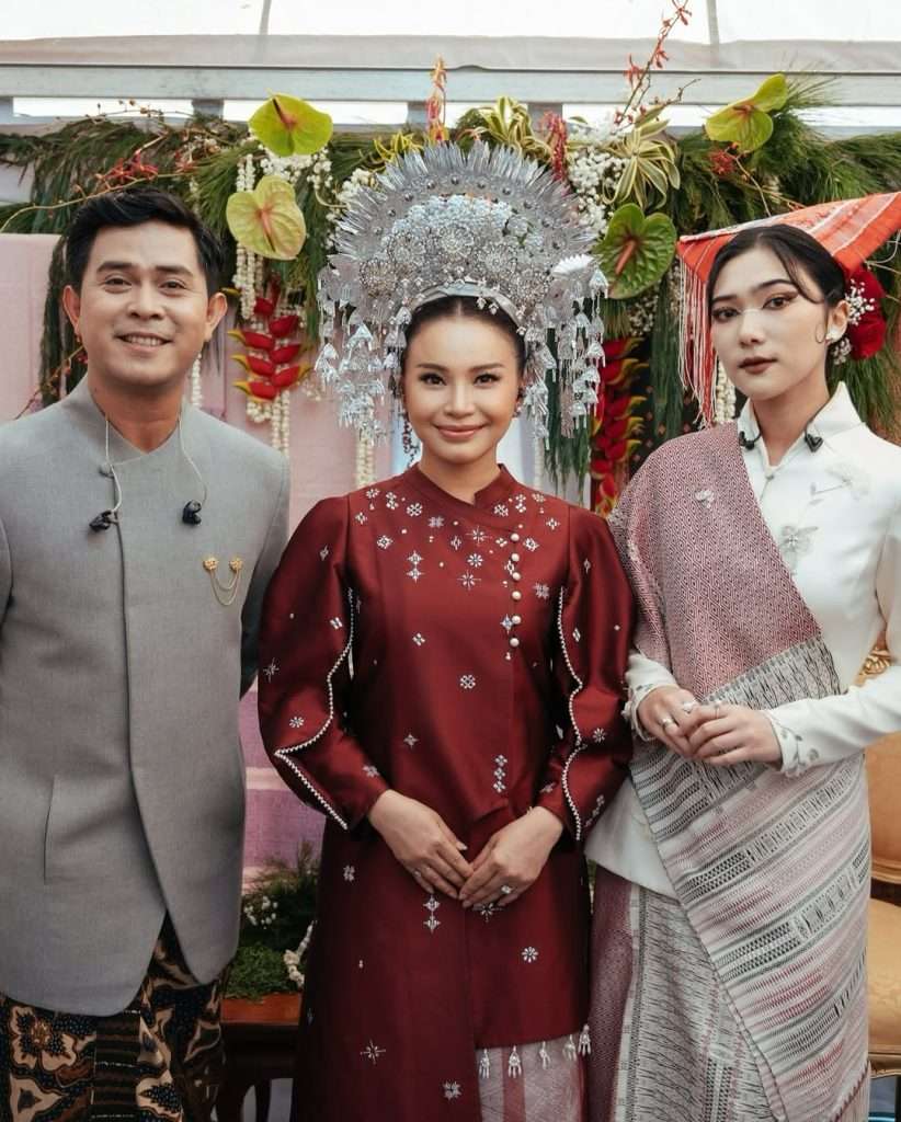 Rossa bersama rekan seniman di Istana Negara saat HUT RI ke-80