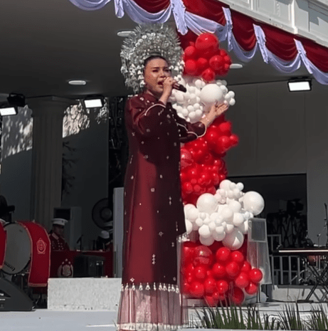 Ekspresi yang ditampilkan Rossa saat di panggung benar-benar memancarkan ketulusan. 