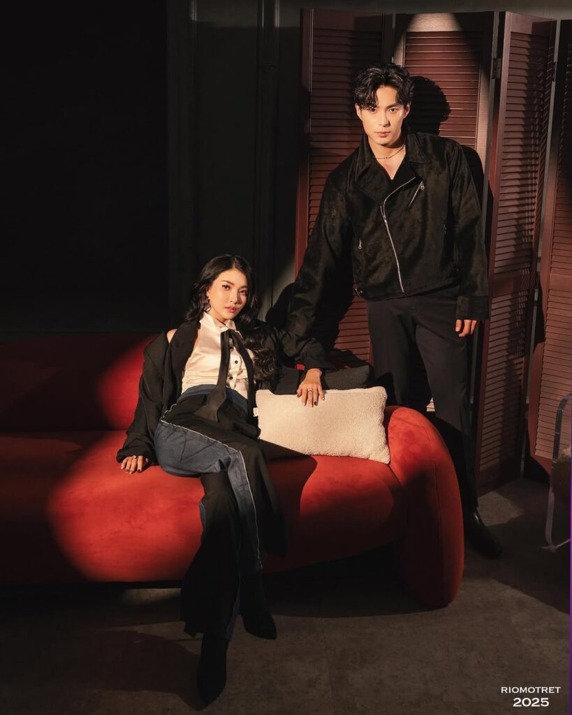 Sarwendah dan Giorgio Antonio mengenakan outfit serba hitam, menatap kamera dengan ekspresi intens dalam pemotretan bergaya dramatis.