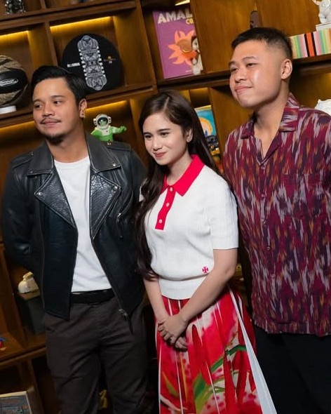 Derby Romero memberikan pujian khusus untuk interpretasi Tissa terhadap lagu “Gelora Asmara”.