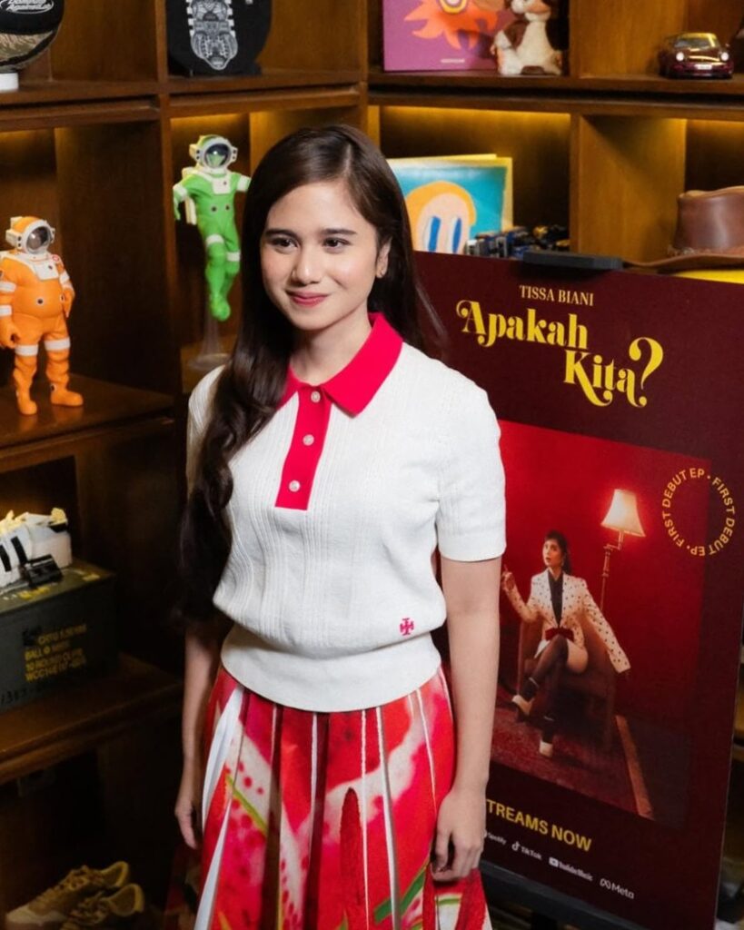 Tissa menjelaskan bahwa pemilihan judul EP bukan tanpa alasan. Menurutnya, semua lagu dalam mini album ini mengandung pertanyaan yang merefleksikan dinamika hubungan yang kompleks.