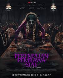 Sutradara Fajar Nugros menghadirkan kisah Mirah, seorang perempuan yang hidup dalam kutukan Bahu Laweyan.