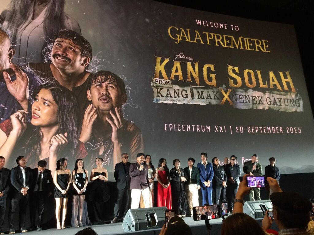 Film yang disutradarai oleh Herwin Novianto ini dibintangi sederet komedian lintas generasi seperti Rigen Rakelna, Indra Jegel, Praz Teguh, Davina Karamoy, Tora Sudiro, Indro Warkop, Andre Taulany, Kenzy Taulany, Indi Barends, hingga Astri Welas.