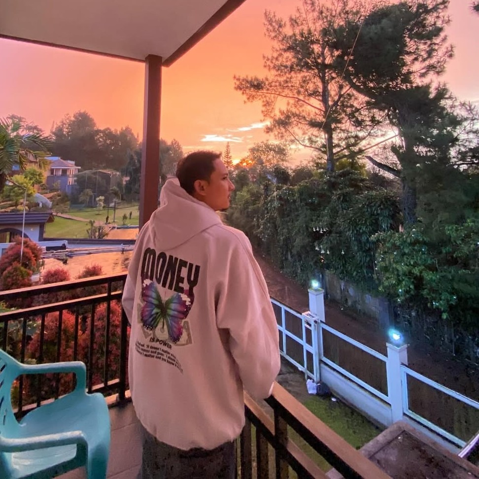 Aden tetap melanjutkan usahanya demi memenuhi kebutuhan keluarga