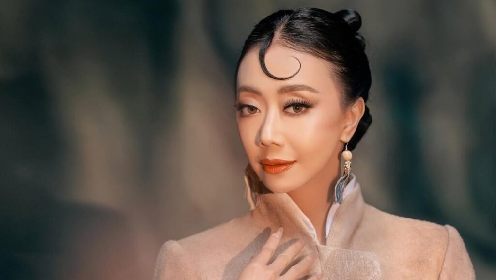 Asri Welas berperan di film Kang Solah