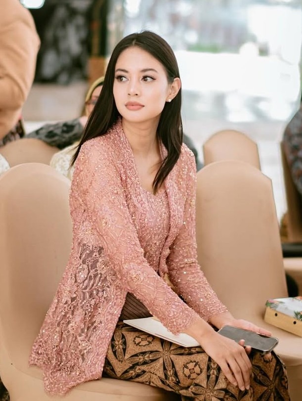 Aurelie mengaku pertama kali ditawari masuk partai sejak tahun 2016 oleh seorang artis senior.