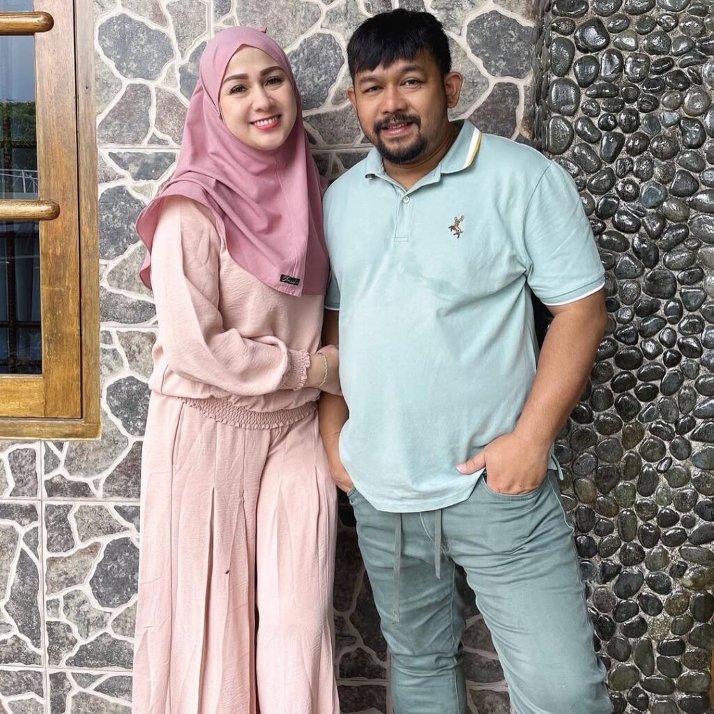 Selama bertahun-tahun, pasangan ini dikenal sebagai contoh rumah tangga yang solid di kalangan selebritas.