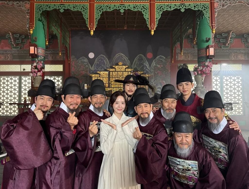 Dinasti Joseon, yang berlangsung dari tahun 1392 hingga 1910, merupakan latar yang kerap digunakan dalam berbagai drama Korea.