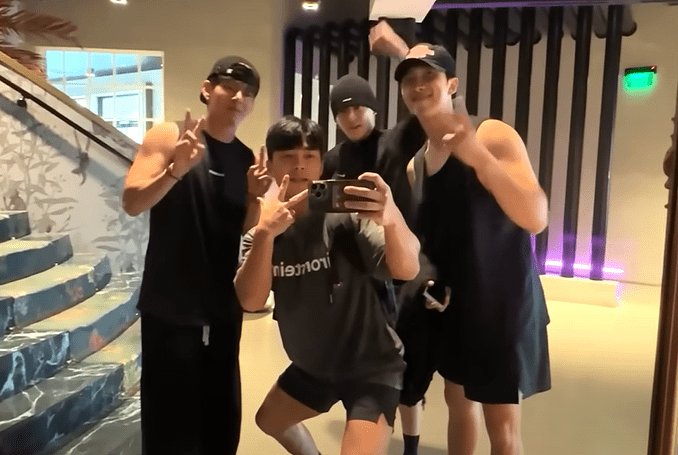 Penampilan V, RM, dan Jungkook di gym langsung menjadi trending di berbagai platform media sosial.