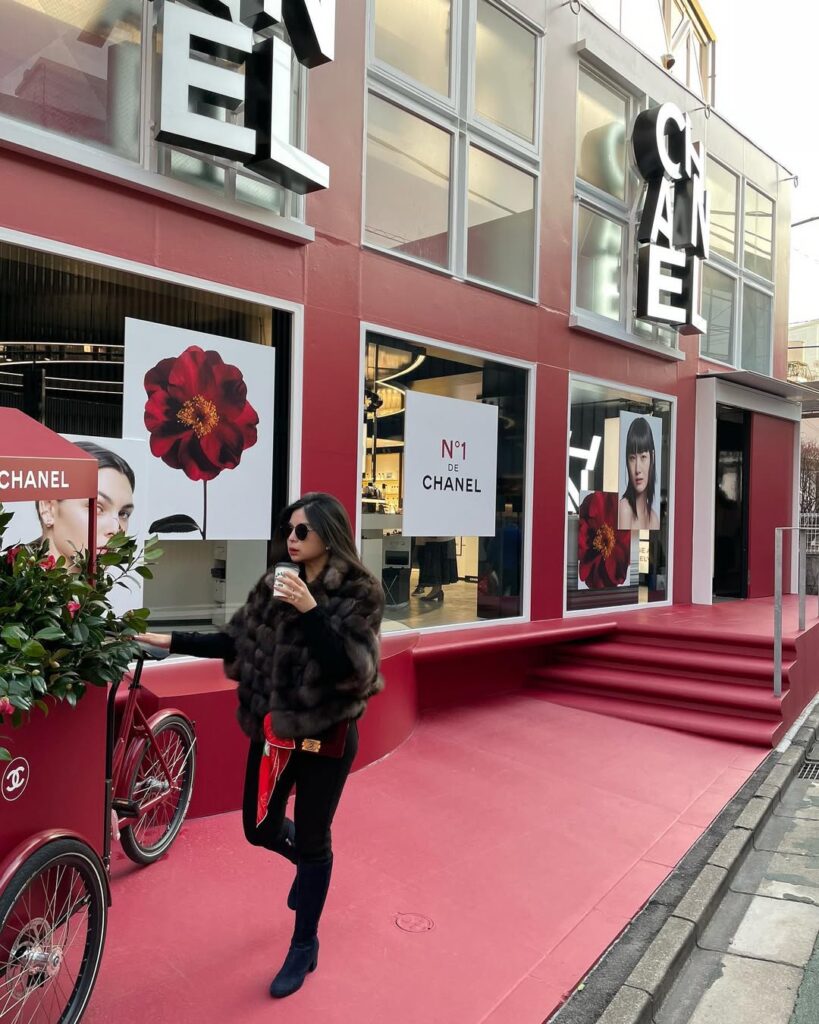 Cindy Pitanova semakin mantap ketika ia menjabat sebagai General Manager di KKT Kreasi, sebuah perusahaan distribusi produk kecantikan yang berbasis di Jakarta.