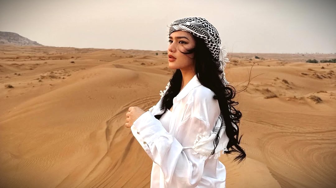 Davina Karamoy liburan di Dubai