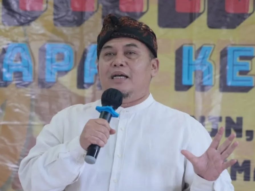 Denny Chandra, yang sebelumnya sempat memiliki beberapa mobil, terpaksa menjualnya satu demi satu untuk bisa bertahan hidup