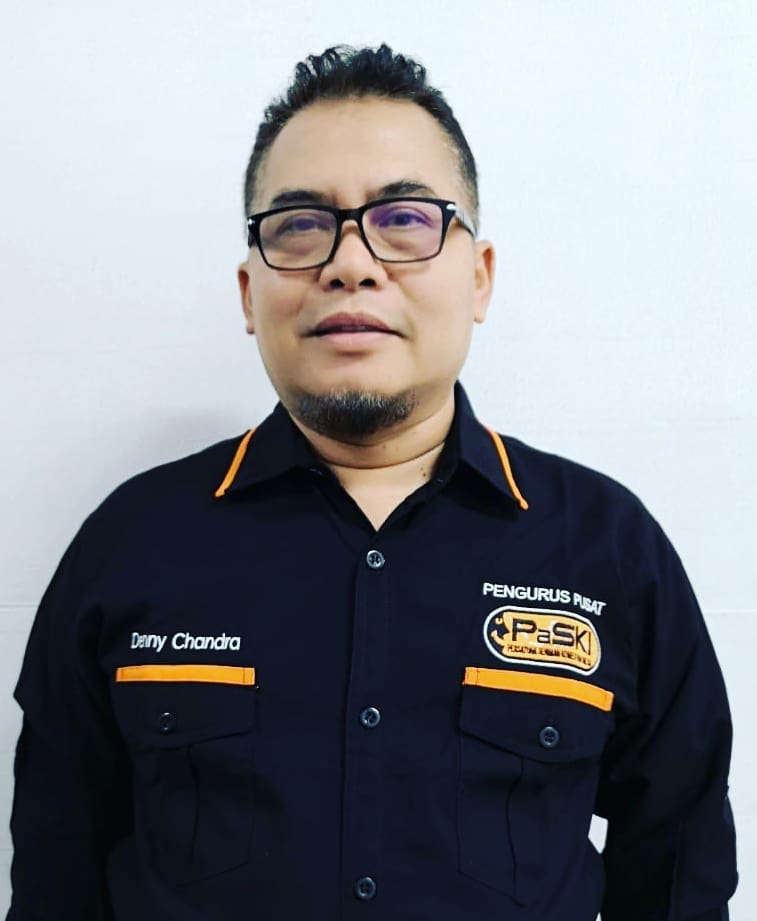 Mobil terakhir yang ia jual adalah Alphard kesayangan. Mobil itu bisa dibilang menjadi simbol kesuksesannya di masa lalu.