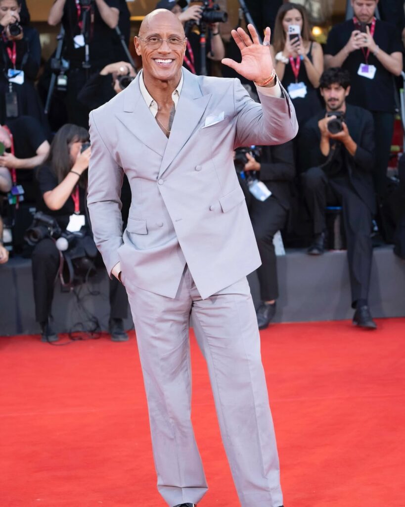 Transformasi Johnson menuai beragam reaksi dari penggemar dan media. 