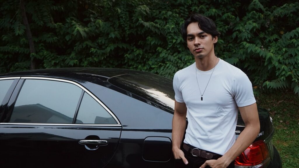 Penampilan Fattah Syach di sinetron ini disebut-sebut sebagai salah satu debut akting paling menjanjikan di generasinya.