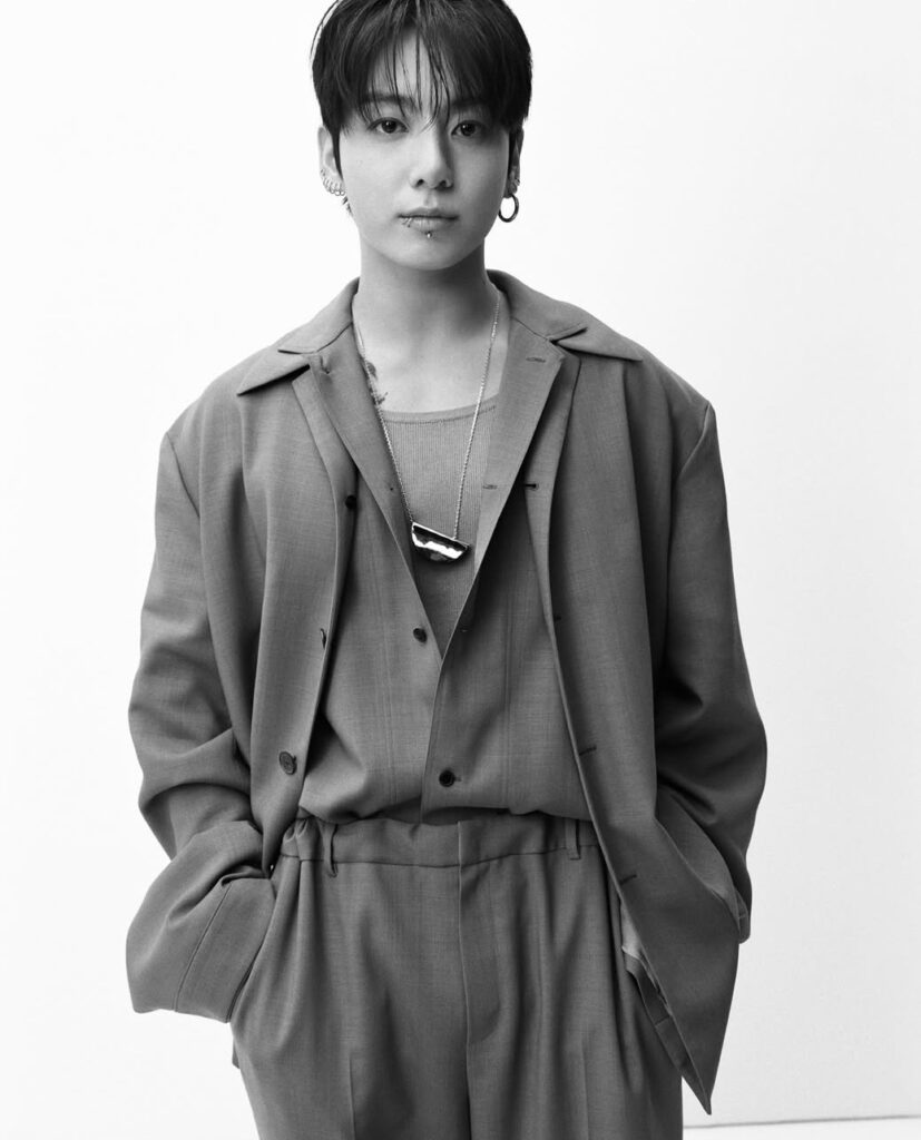 Dalam live tersebut, Jungkook menegaskan bahwa album comeback BTS akan menghadirkan sekitar tiga hingga empat lagu dengan koreografi intens.