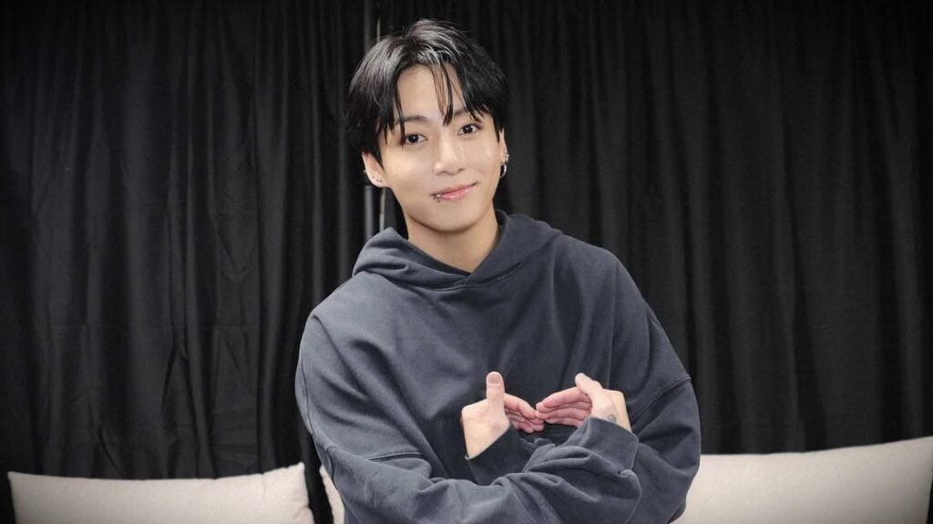 Jungkook menekankan bahwa meskipun ia sangat menghargai cinta dan dukungan dari ARMY, ada batas yang tidak boleh dilanggar.