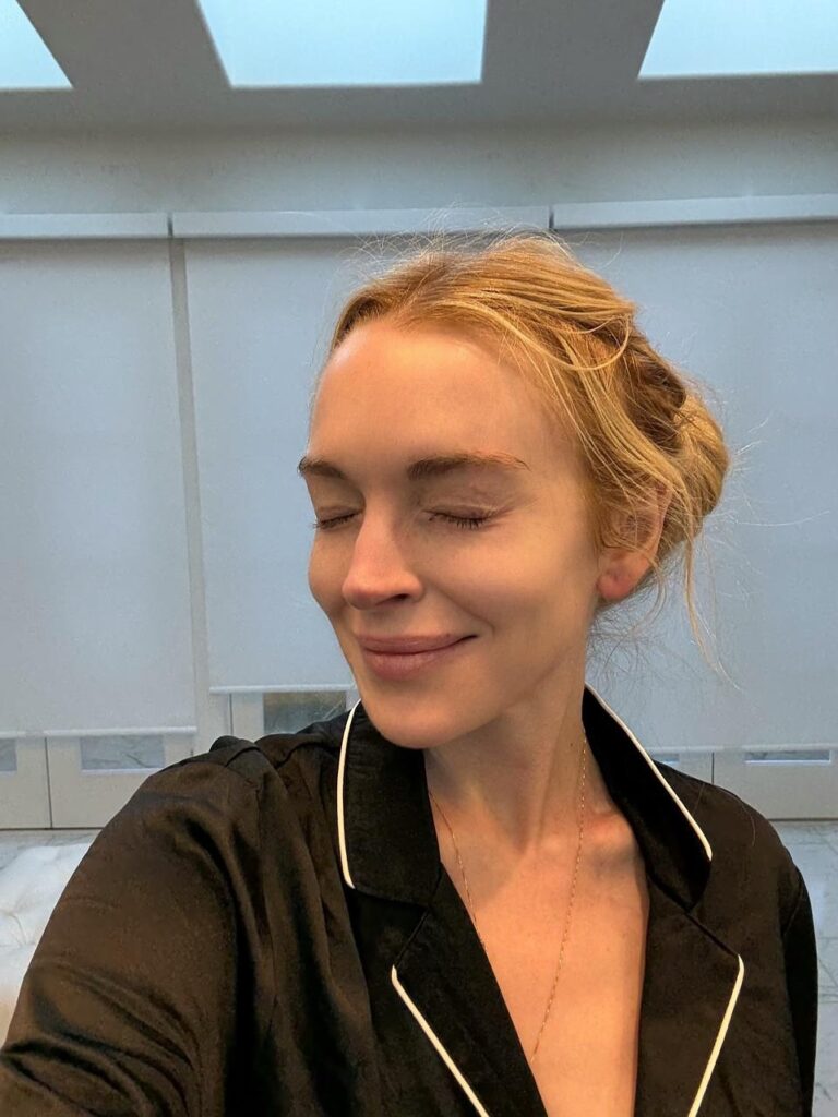Transformasi wajah Lindsay Lohan bukan hal baru bagi publik. Sejak kembali aktif di dunia hiburan, penampilannya kerap menjadi bahan perbincangan.