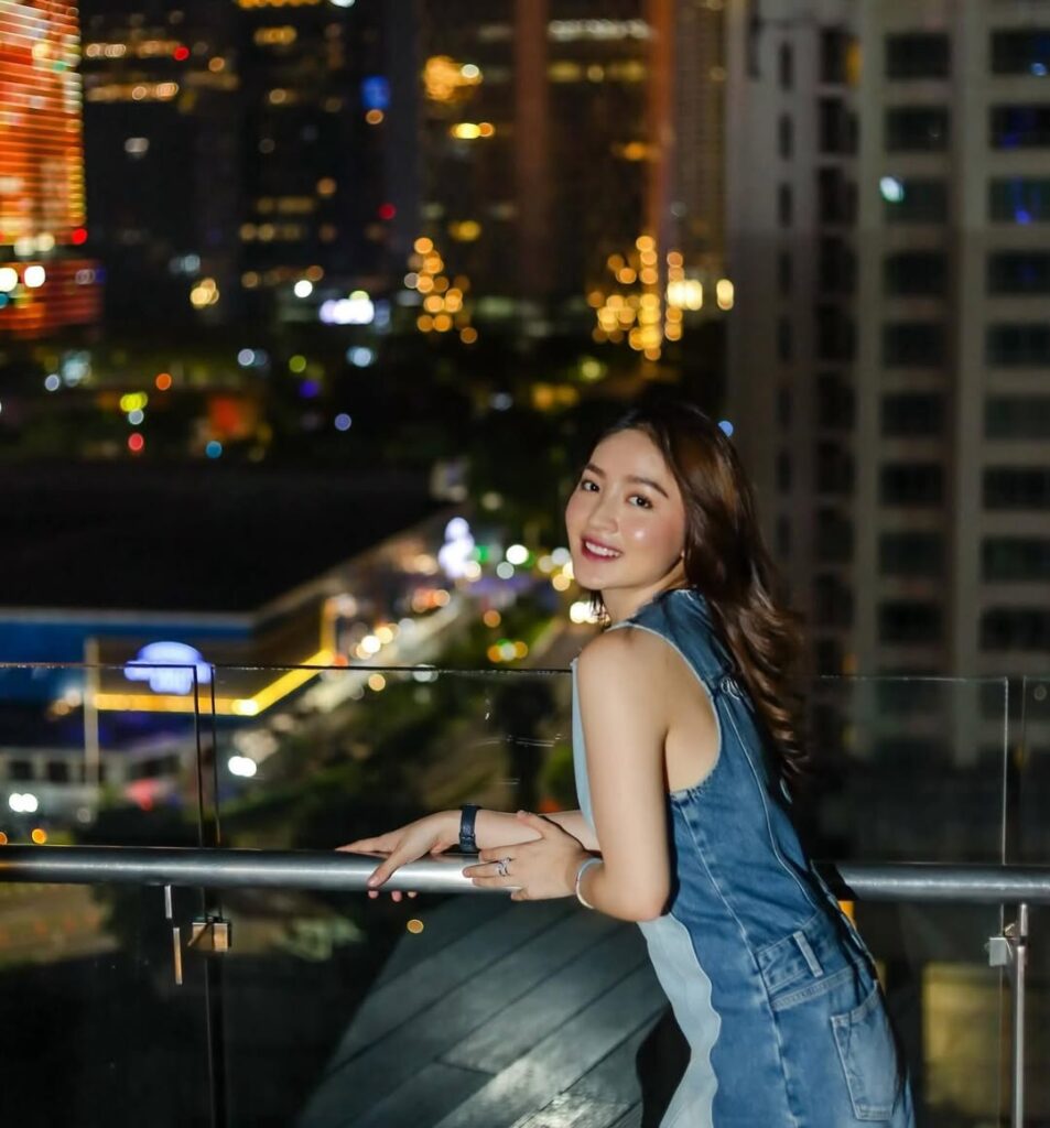 Wilona pernah tinggal di kamar indekos sempit yang harus dihuni tiga orang sekaligus.