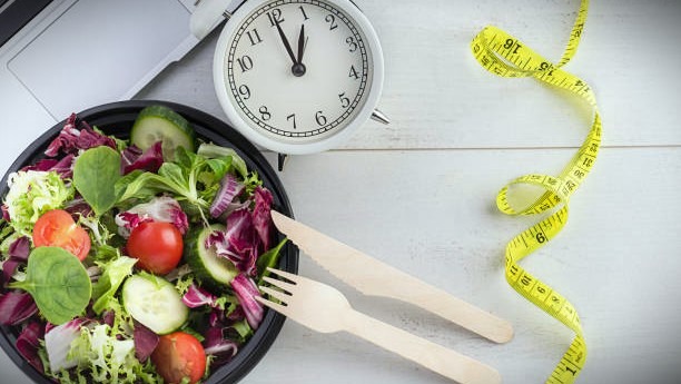 Ilustrasi diet intermittent fasting