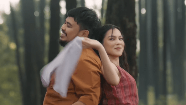 Chemistry keduanya di layar dinilai kuat dan natural, berkat proses reading dan diskusi intens sebelum syuting dimulai.