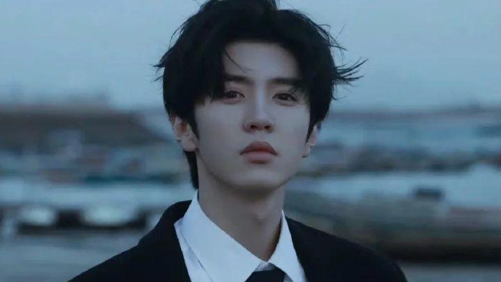 Saat Hidden Love tayang, publik langsung jatuh cinta pada pasangan Zhao Lusi dan Chen Zheyuan.