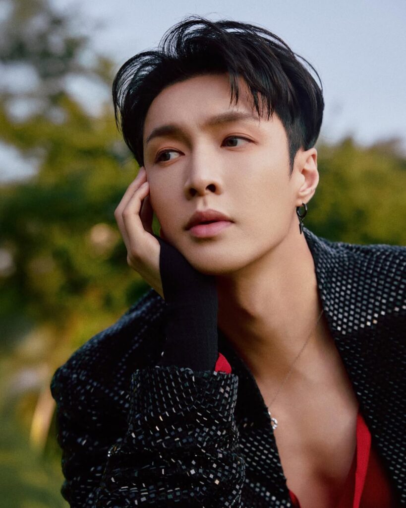 Awal 2024, dunia maya geger setelah muncul laporan bahwa Zhao Lusi dan Lay Zhang (anggota EXO) terlihat di hotel yang sama.