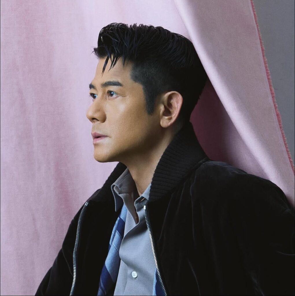 Dengan kelahiran anak ketiga, Aaron Kwok kini resmi menjadi ayah dari tiga putri.
