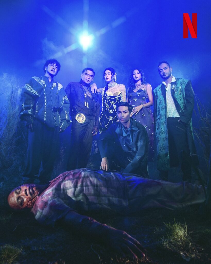 Selain Donny Damara, Abadi Nan Jaya dibintangi oleh Mikha Tambayong, Eva Celia, Dimas Anggara, Kiki Narendra, dan Marthino Lio. 