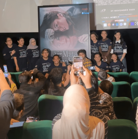 Film ini juga menghadirkan kolaborasi lintas negara dengan aktor dari Malaysia dan Australia