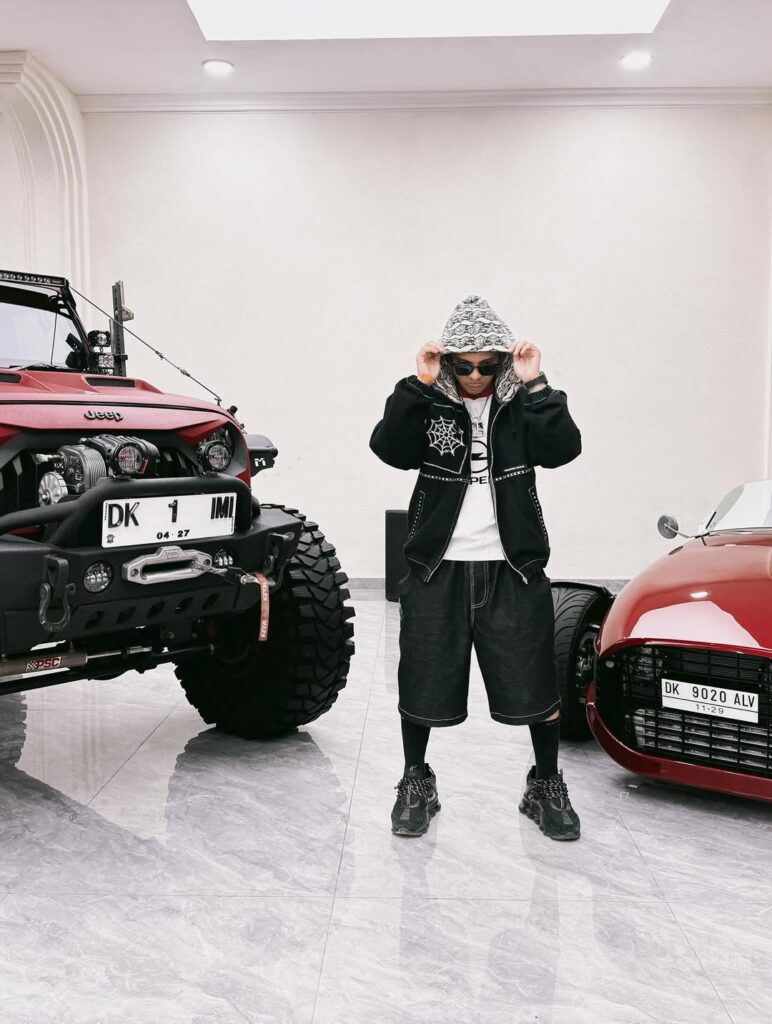 Meski dikenal percaya diri di depan kamera, Atta pernah melewati masa-masa insecure dan rasa rendah diri yang mendalam. 