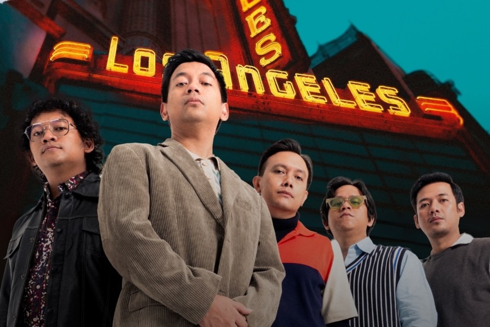 Rian Ekky Pradipta, menyebut bahwa keputusan ini terinspirasi dari musisi dunia seperti Taylor Swift, Bruno Mars, Radiohead, dan Metallica yang telah lebih dulu sukses di jalur mandiri.