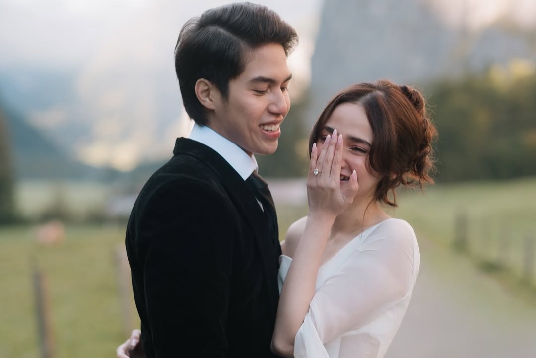 Syifa Hadju kenakan gaun yang memukau saat dilamar