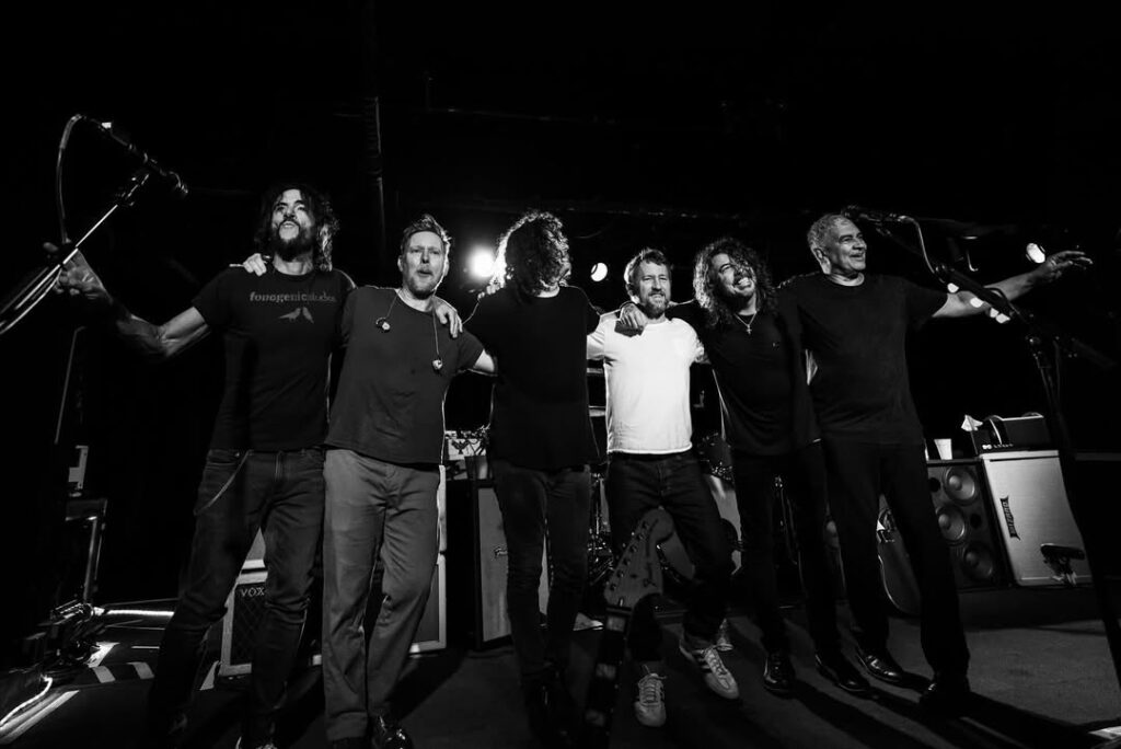 Foo Fighters membawakan 25 lagu dari berbagai album mereka, mulai dari debut self-titled tahun 1995 hingga album terbaru But Here We Are (2023).