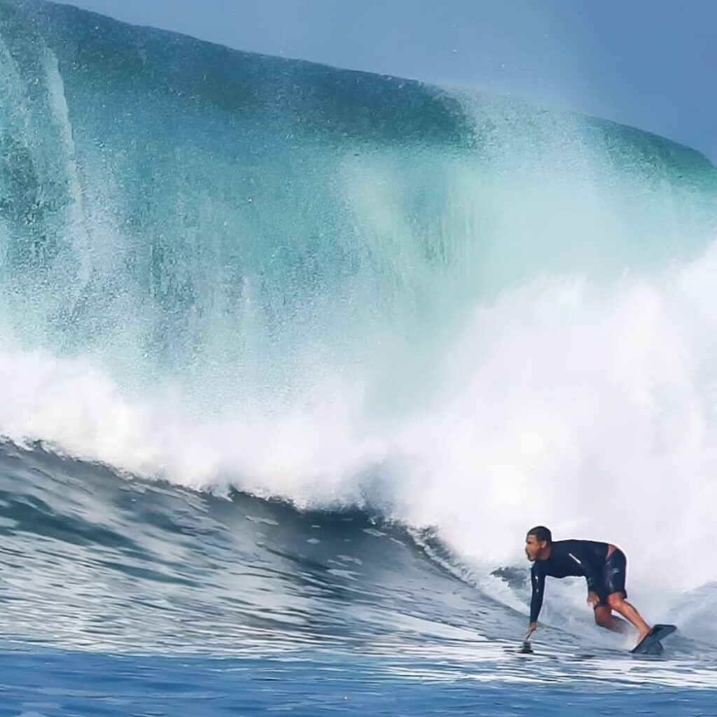 Kecintaan Hamish Daud terhadap laut dan selancar tidak berhenti di ranah pribadi