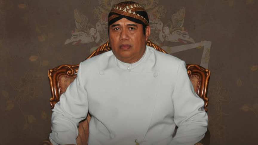 Ki Anom menempuh pendidikan di berbagai lembaga budaya seperti Himpunan Budaya Surakarta (HBS), Pasinaon Dalang Mangkunegaran (PDMN), Pawiyatan Kraton Surakarta, dan Habiranda Yogyakarta.