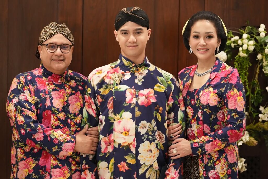 Irwan Mussry juga dikenal sebagai sosok ayah sambung yang dekat dengan anak-anak Maia dari pernikahan sebelumnya dengan Ahmad Dhani.